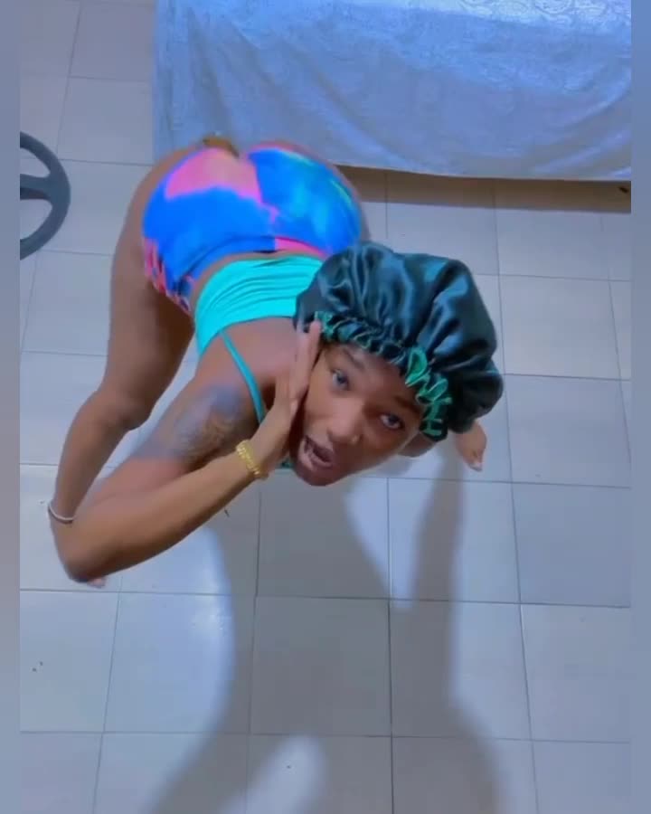 Big ass sitting bouncing, spanking, twerking,tease 🍑