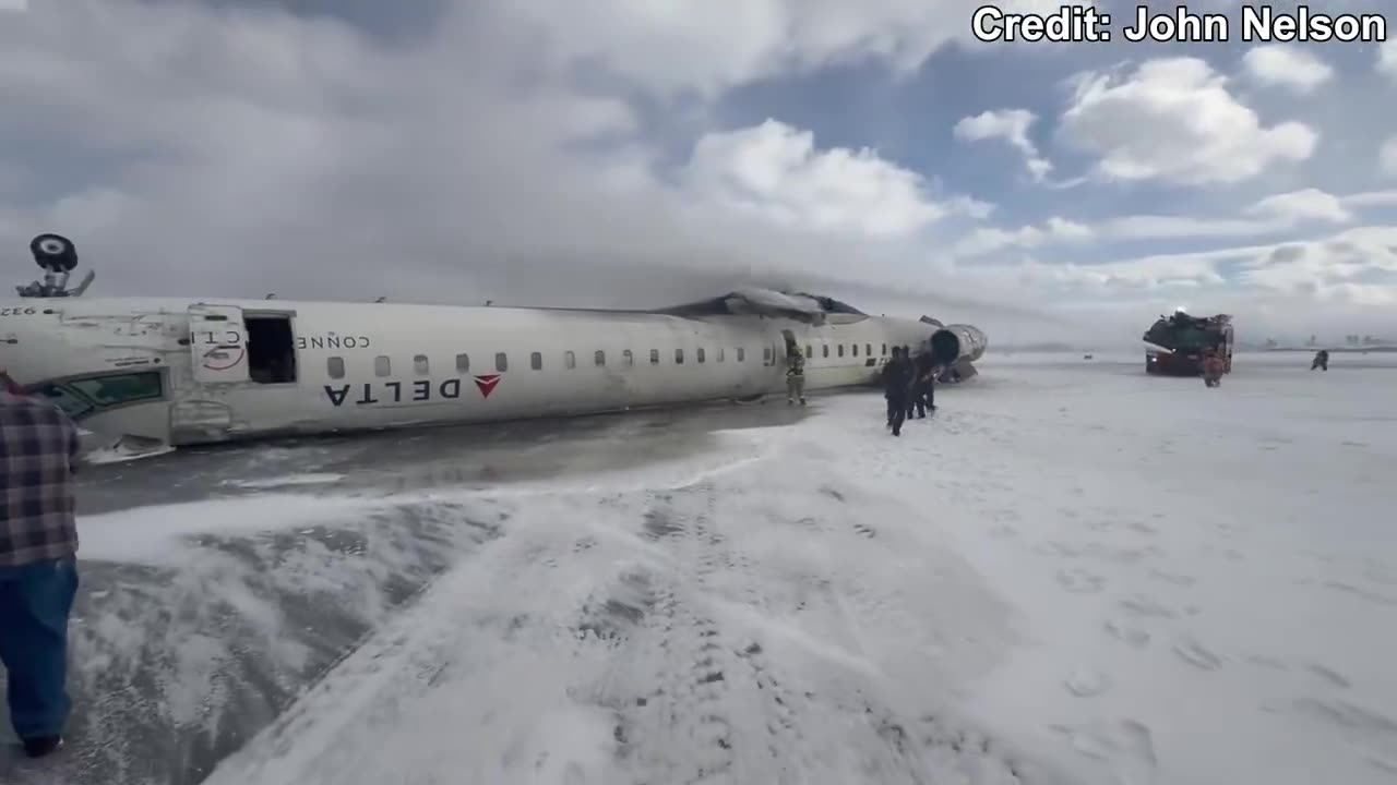 Delta plane crashed at Toronto Airport, resulting in 8 injuries.