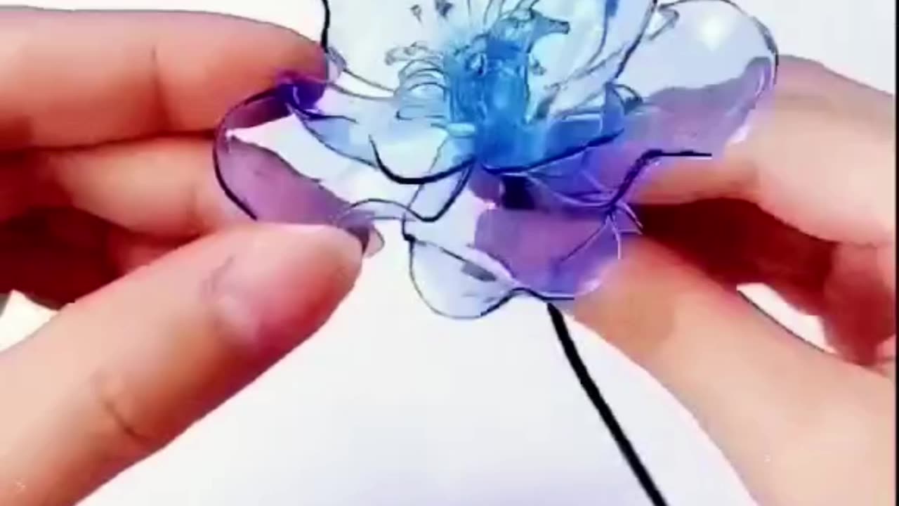 DIY Plastic Bottle Art: Transform Trash into Stunning Home Decor!"