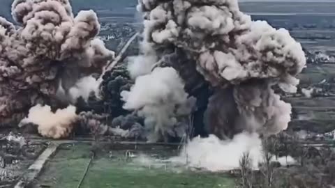 🔥💥 Incredibly powerful remote explosion of a building with occupants in Novopidhorodne,