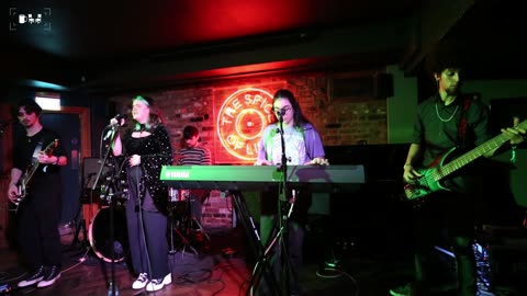 Arrowe LIVE at 'Spice of life' | Cupchairs.com