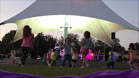 Joey Davis live at Crab Carnival