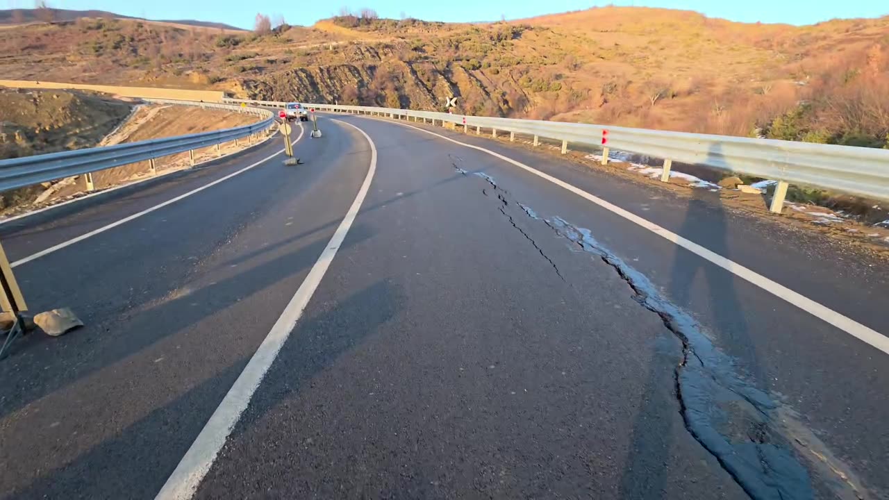 Kushtoi 260 mln euro, thellohet skandali në rrugën Qafë Plloçë-Qukës, çahet traseja në lotin e dytë