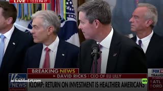 Una persona se desmaya en una reunión con Trump sobre salud