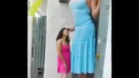 GIANT WOMEN OR TALL DUDES? 🤔