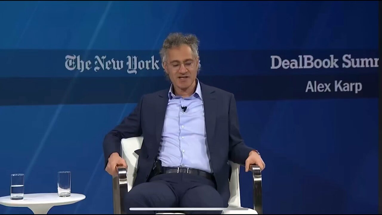 🔍 Palantir CEO squirm when asked about CIA links