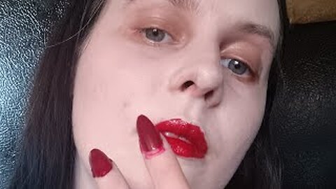 so my jealous haters tried comparing me to Taylor Swift commentary re upload