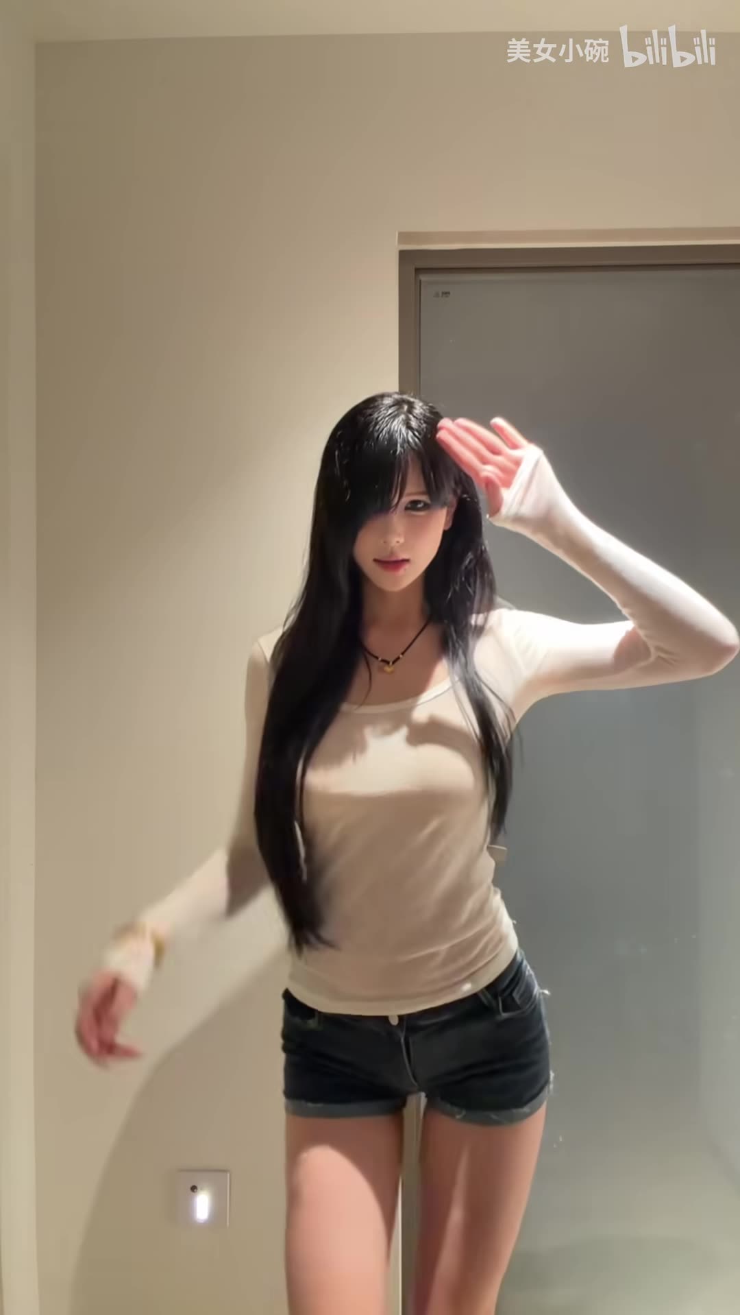 Magnetic White Short shorts Warm Hot Dance | Daily Beauty EP 1391