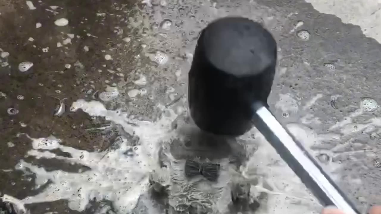 Cleaning up teddy bears in the landfill P.1 #asmr #cleaning #teddy #oddsatisfying #satisfying