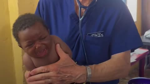 👶Médico enseña a calmar el llanto de un bebé en segundos