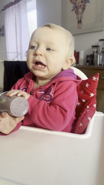 Kayla Just Loves Smoothie – So Yummy! 🍓