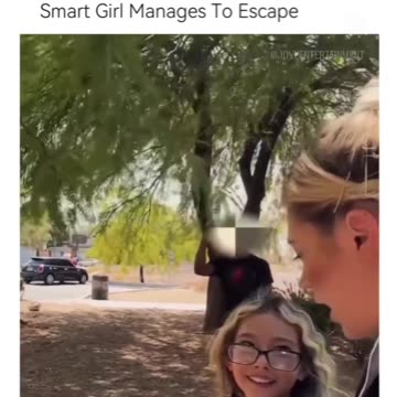 THE WOMAN FILMING HER VLOG AND SHE NOTICE SOMETHING HAPPENING