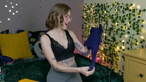 My sexy wifeee its very hot and hornnny....