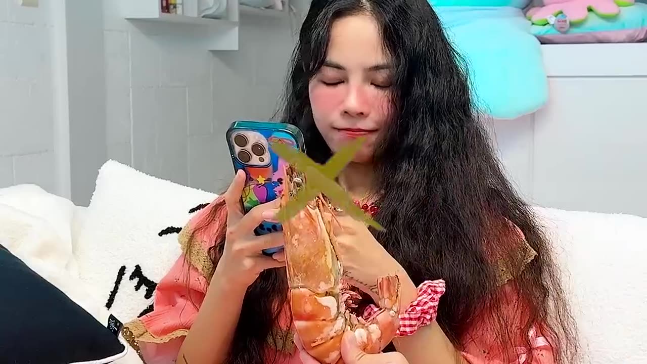 How to feed your GF😱🤤 #shorts #funny
