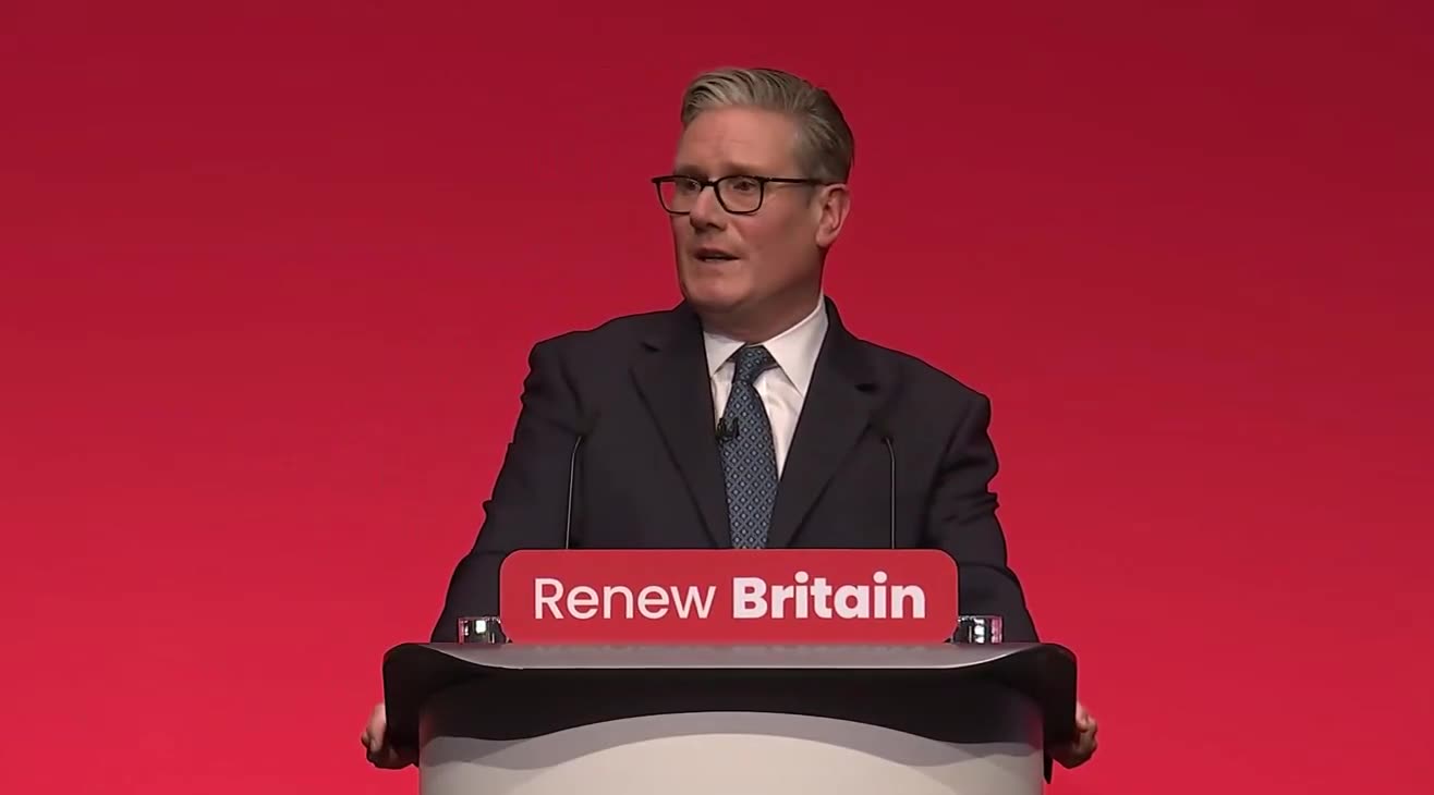 🚨🎥 WATCH: Keir Starmer tells the audience to wave their nation flags
