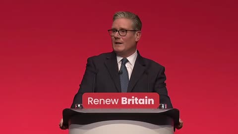 🚨🎥 WATCH: Keir Starmer tells the audience to wave their nation flags