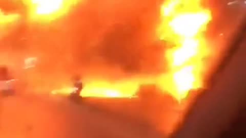 Fuerte explosión de un carro bomba