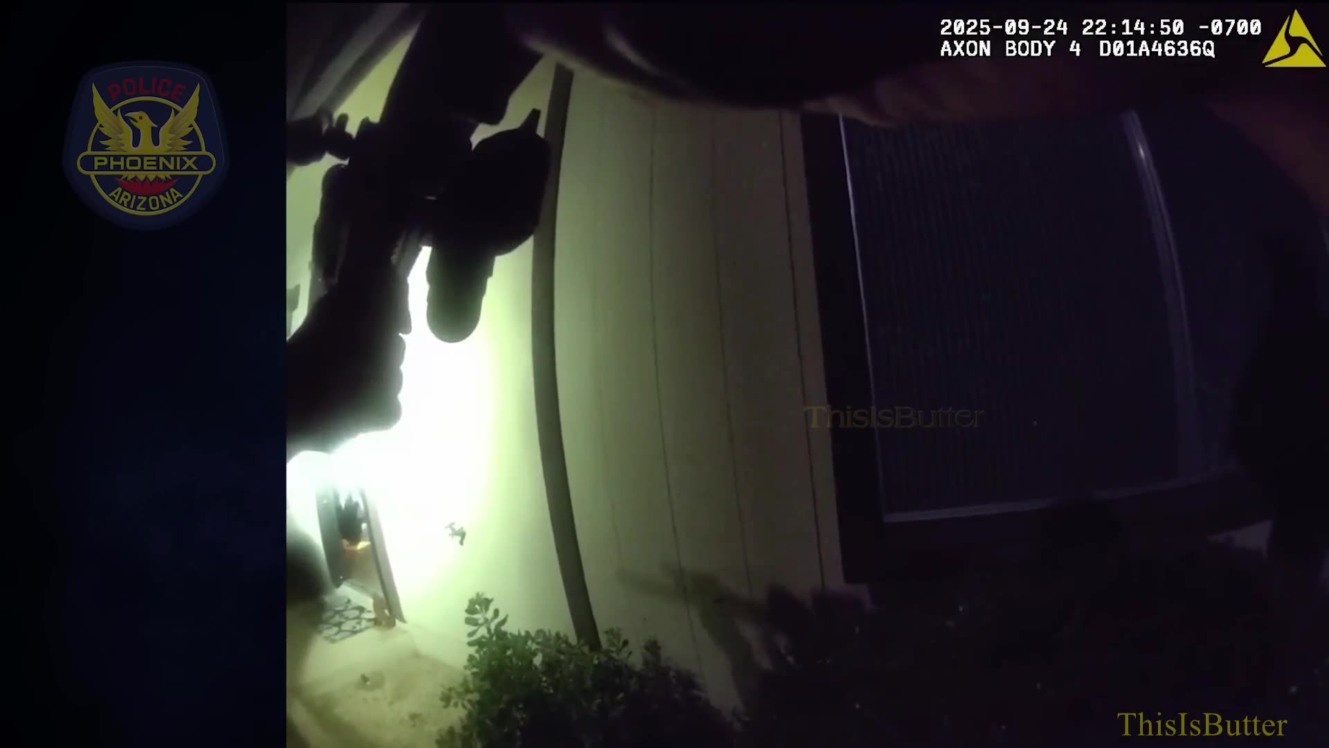 Bodycam shows Phoenix PD shooting a man armed with a machete while holding a toddler
