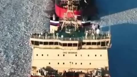 Hypnotizing footage of the Murmansk icebreaker