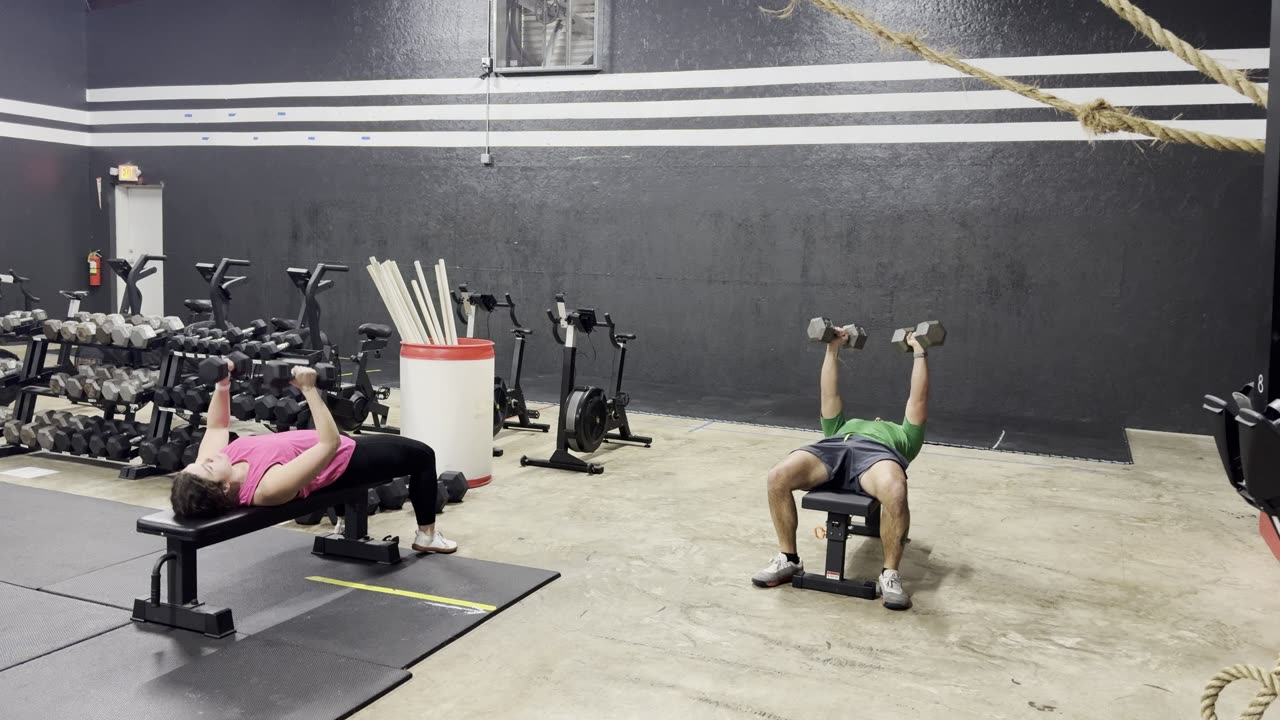 E2MOM 10 Db Bench Press, 3 Wall Walks