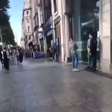 Shop owner saw them coming and locked the doors