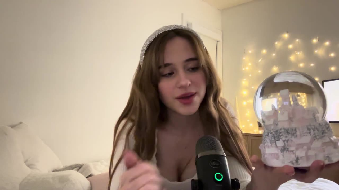 Asmr cozy Christmas triggers