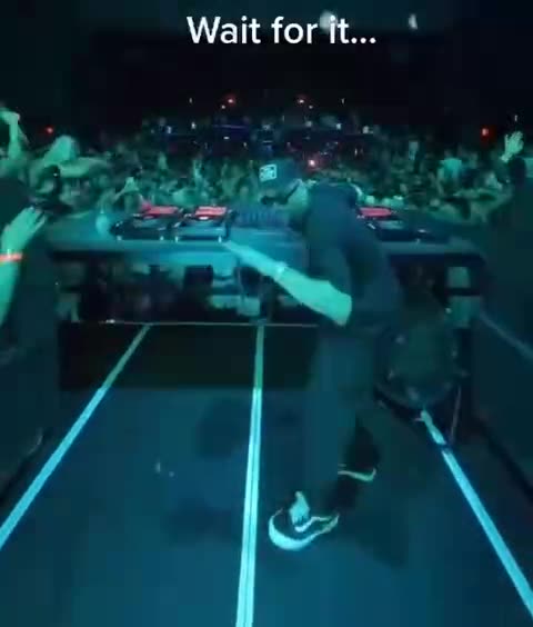 When a quadcopter flew into a club 😎