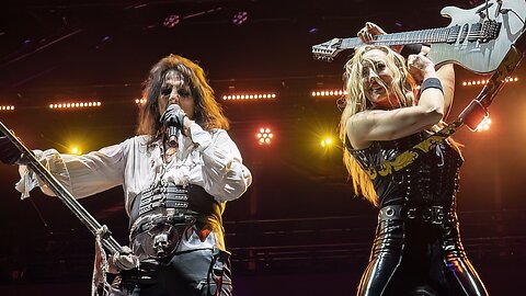 School’s Out ~ Alice Cooper ( Live )