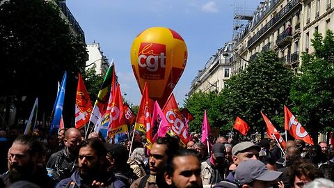 Trade unions stage nationwide strike in Paris over 2026 draft budget