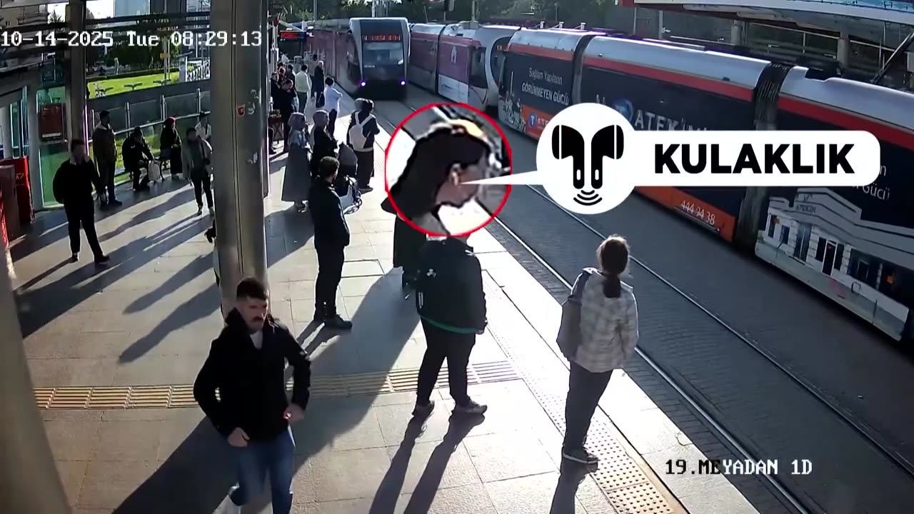 Security guard saves woman from path of oncoming tram in Turkey