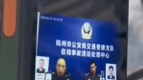 לא חבש קסדה ונענש מיידית: תוך שניות השוטר מתחבר למערכת הזהות הדיגיטאלית ובמקביל לארנק הדיגיטאלי, מזהה אותו ומנכה מחשבונו 250 יואן כקנס