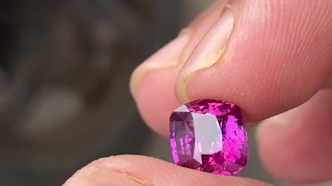 unheated Hot pink sapphire 3.15 cts