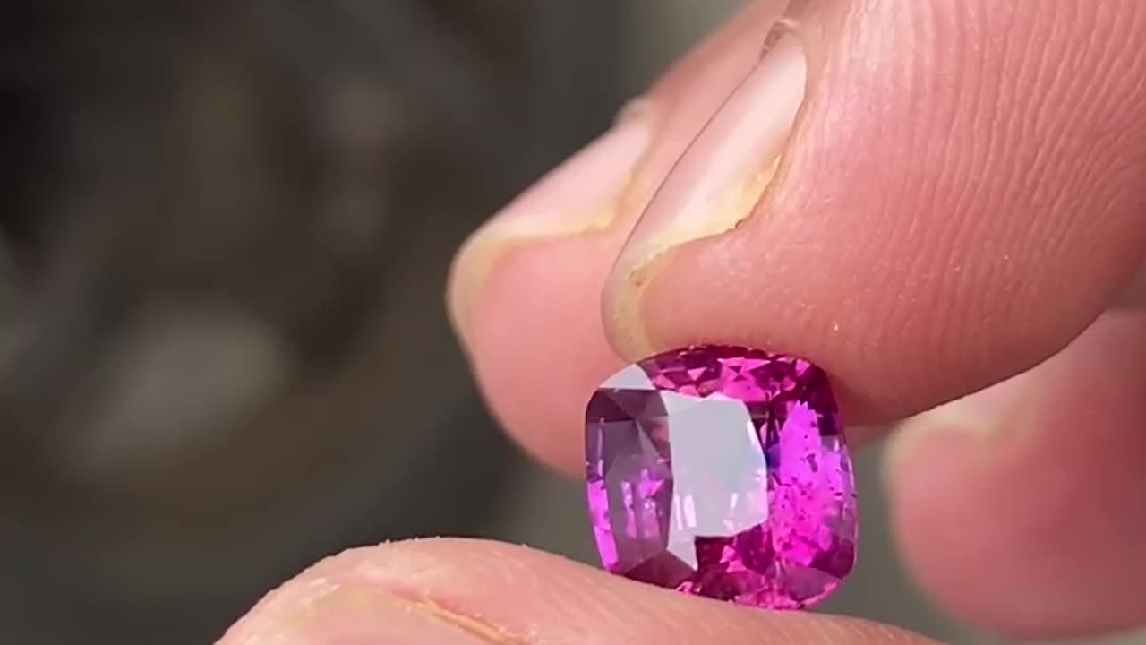 unheated Hot pink sapphire 3.15 cts