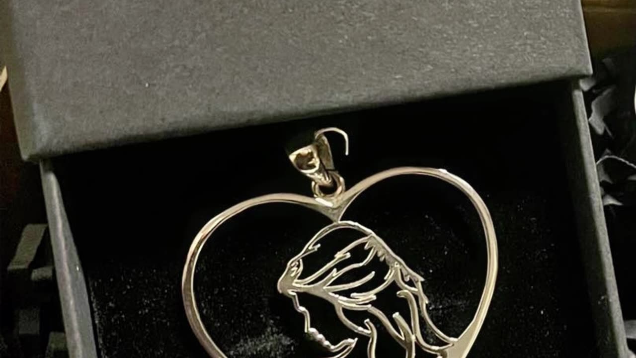 Choosing Crystals by Color:  What Your Soul is Drawn To Might Be Telling You 💎