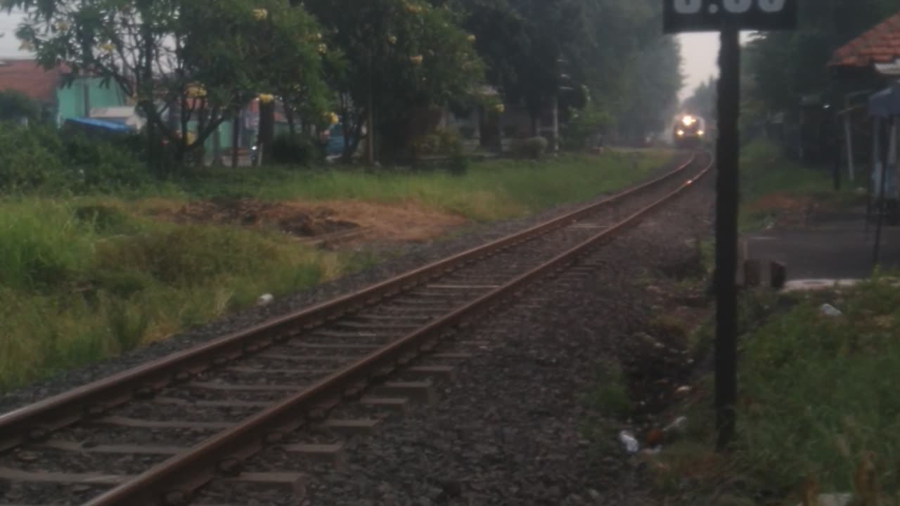 Kereta commuter line hijau 1