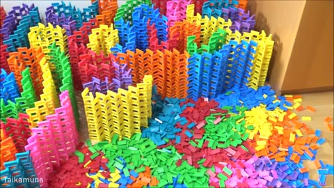 HUGE Domino Squiggle Wall - 12,800 Dominoes