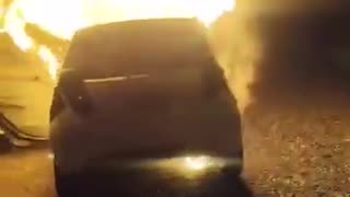 Queman vehículo de la campaña de Abelardo de la Espriella