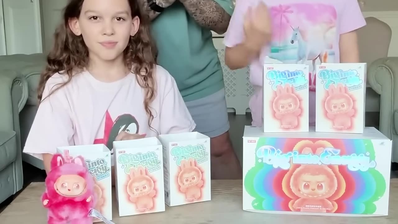 How did she do that #jonathanjoly #shorts #labubu