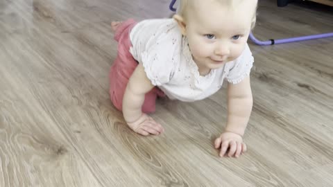 Cute Baby Kayla Crawling to Mommy So Fast 🏃‍♀️👶