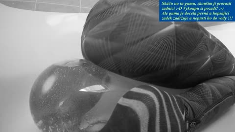 2 minuty marného snažení o koupel