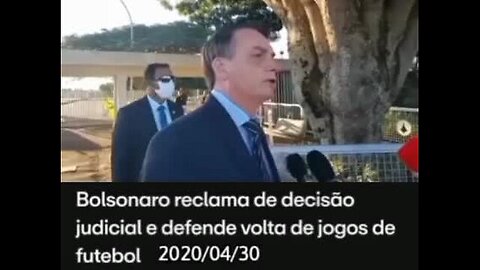 Bolsonaro reclama de decisão judicial e defende volta de jogos de futebol. 2020/04/30