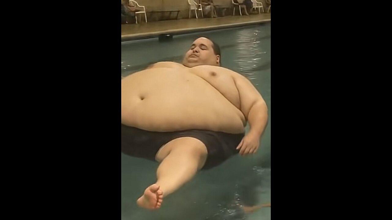 Shabir zwemkampioen😂😂