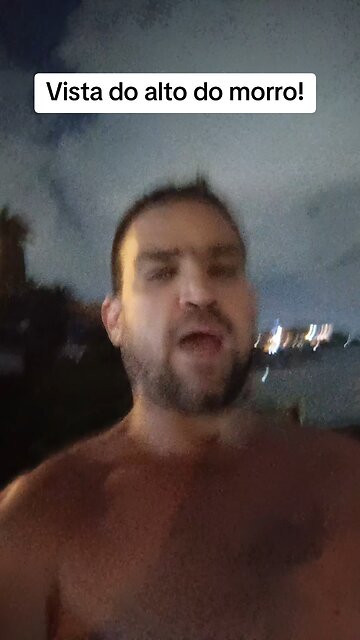 Vista do alto do morro em uma noite quente