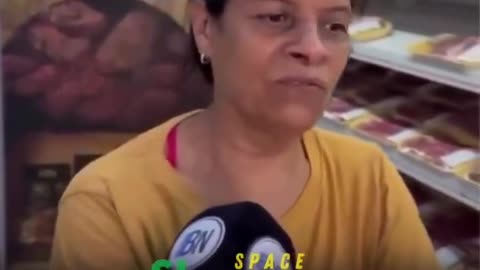 Senhora diz que os preços dos produtos estão subindo muito no mercado e que é preciso pensar para comprar alguma coisa!