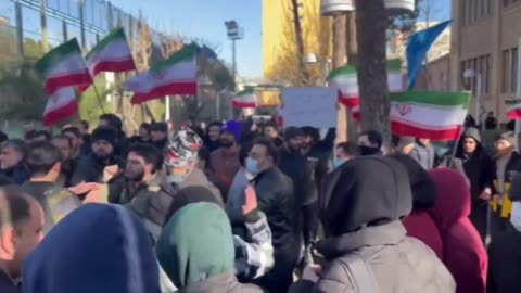 Iran_ Anti-government protests enter fourth day despite Tehran shutdown