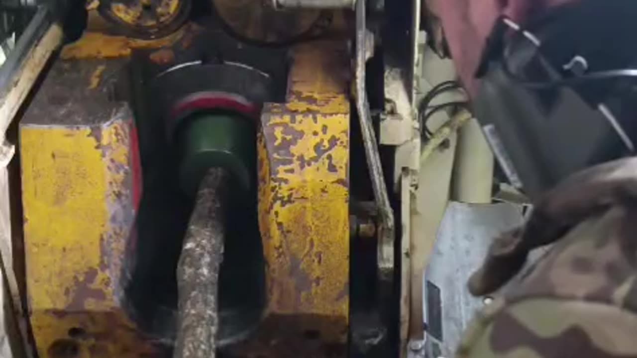 Old and Failing Russian Self-Propelled Heavy Gun Explodes During Operations