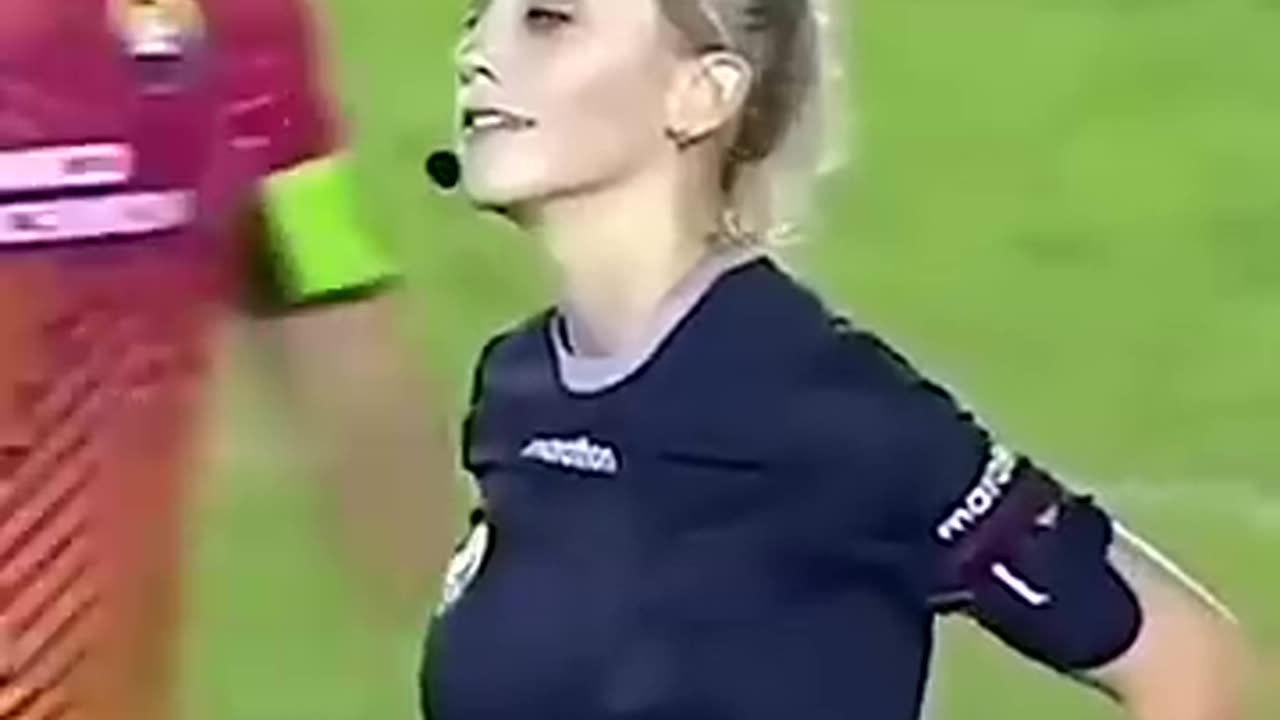 FOOTBALL FEMALE REFEREE