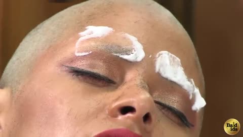 woman headshave 25