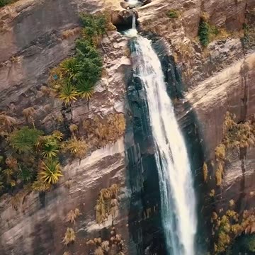 Diyaluma Falls: Sri Lanka's Cascading Wonder