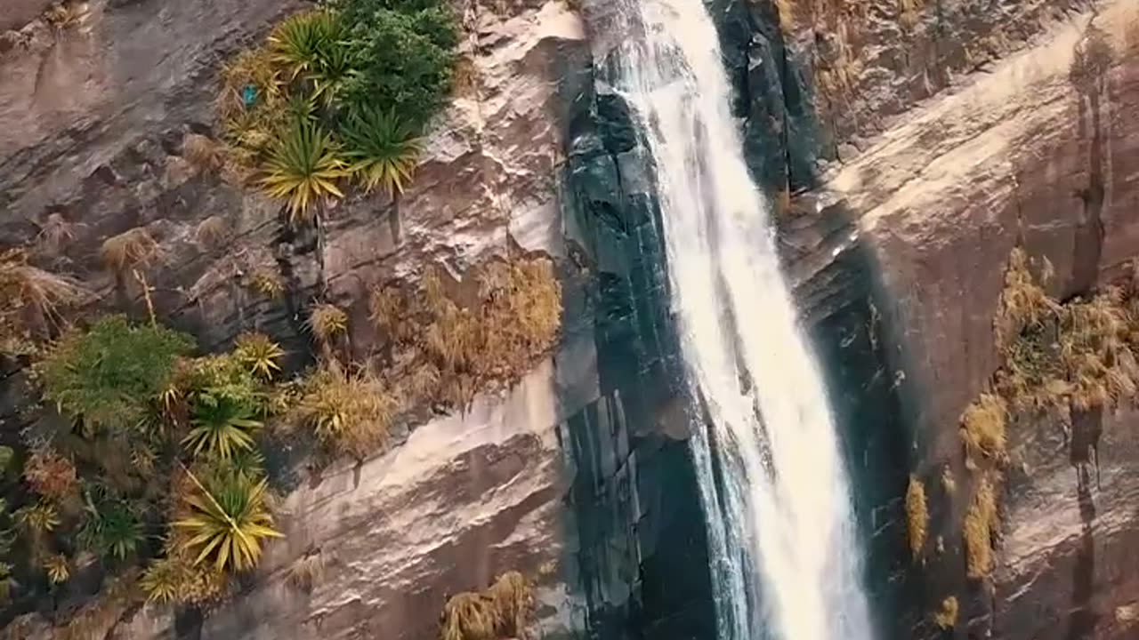 Diyaluma Falls: Sri Lanka's Cascading Wonder